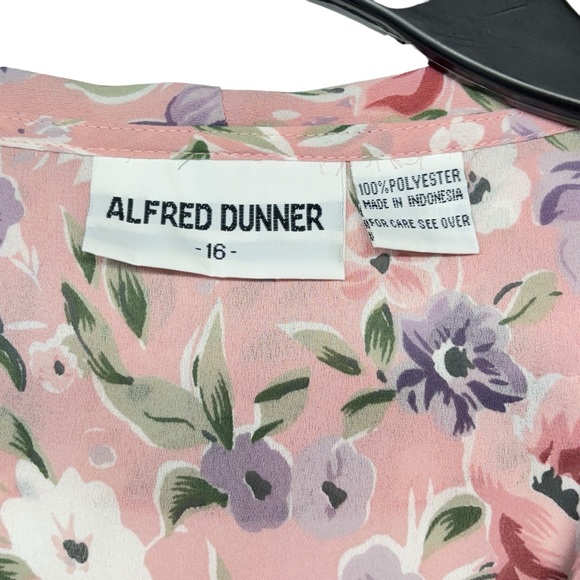 Alfred Dunner Vintage Pink Floral Ruffle Neckline Button down Blouse size 16 - Picture 6 of 10